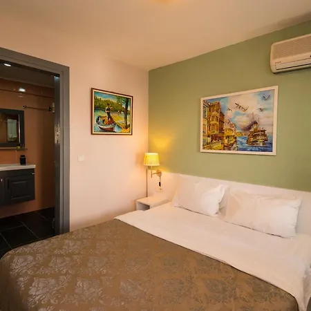 Seven Art Feslegen Apart Otel-3